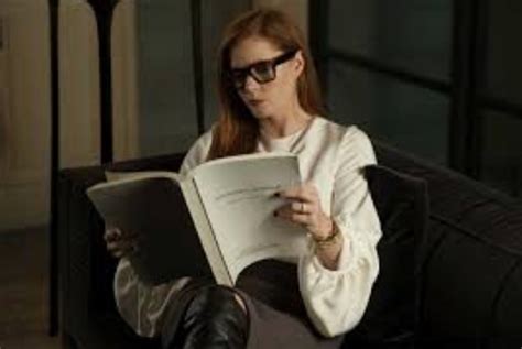 Glasses Amy Adams in Nocturnal Animals (2016)